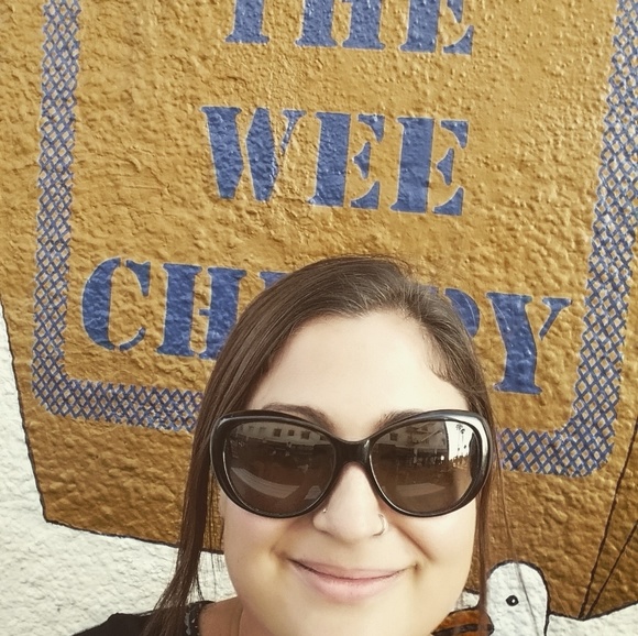 Meet your Posher, Cassandra - Picture 1 of 1